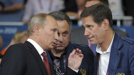 Президент РФ Владимир ПУТИН, министр спорта Виталий МУТКО и глава ОКР, первый заместитель председателя Госдумы Александр ЖУКОВ (слева направо).