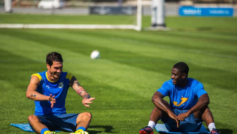 Сесар НАВАС и Муса ДУМБЬЯ. Фото www.fc-rostov.ru Сесар НАВАС и Муса ДУМБЬЯ. Фото www.fc-rostov.ru