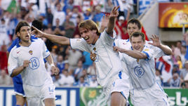 21 июня 2004. Чемпионат Европы. Фару. Россия - Греция - 2:1. Только что Дмитрий БУЛЫКИН забил гол.
