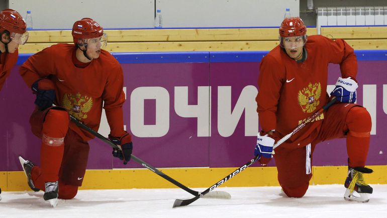 "Вашингтон" Александра ОВЕЧКИНА (справа) и "Питтсбург" Евгения МАЛКИНА - соперники по плей-офф НХЛ. Фото REUTERS