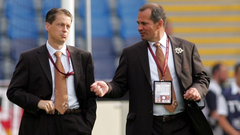 Николай ЛЕВНИКОВ (справа) и Любош МИХЕЛ на Euro-2004. Фото Александр ФЕДОРОВ, "СЭ"