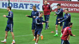 Леонид СЛУЦКИЙ на чемпионате Европы обойдется без Романа ШИРОКОВА (в центре), Юрия ЖИРКОВА (третий справа) и Александра Кержакова.