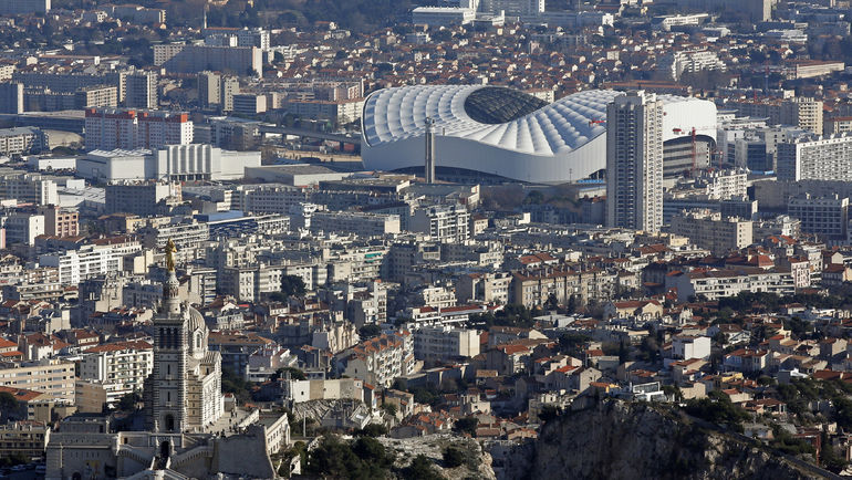 Вид на марсельский стадион "Велодром" и его окрестности. Фото REUTERS