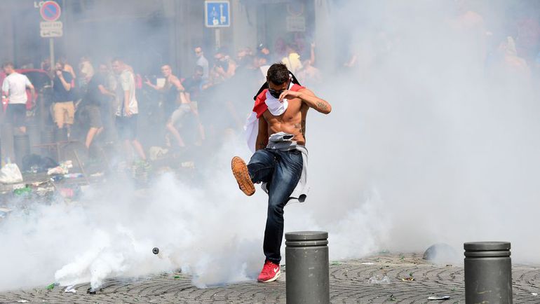 Беспорядки в Марселе вышли на первый план за два дня до матча. Фото AFP Беспорядки в Марселе вышли на первый план за два дня до матча. Фото AFP