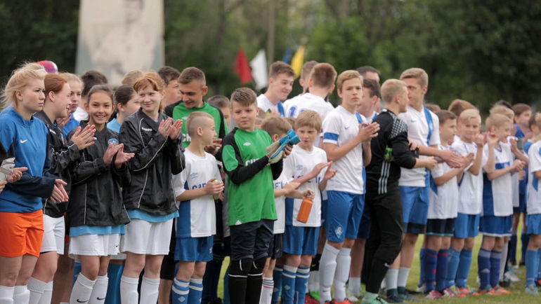 Команда юношеской лиги ФК "Крылья" провела благотворительный турнир. Фото организаторов турнира