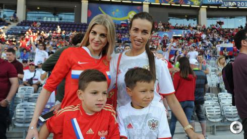 Жены игроков сборной России на матче с Уэльсом