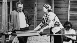 Всеволод и Елена БОБРОВЫ на истринской даче.