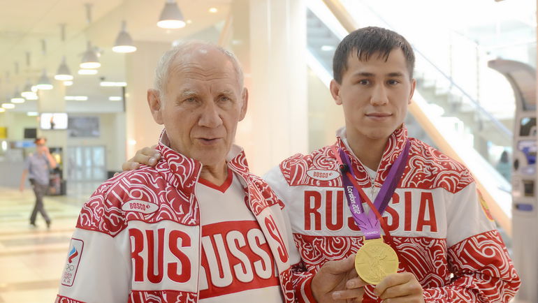 Виктор КУЗНЕЦОВ (слева) и его подопечный Роман ВЛАСОВ. Фото Алексей ВЬЮГИН Виктор КУЗНЕЦОВ (слева) и его подопечный Роман ВЛАСОВ. Фото Алексей ВЬЮГИН