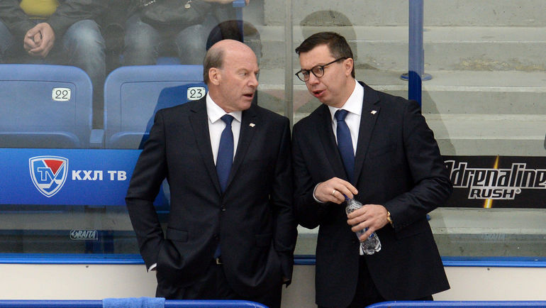 Майк КИНЭН и Илья ВОРОБЬЕВ. Фото photo.khl.ru Майк КИНЭН и Илья ВОРОБЬЕВ. Фото photo.khl.ru