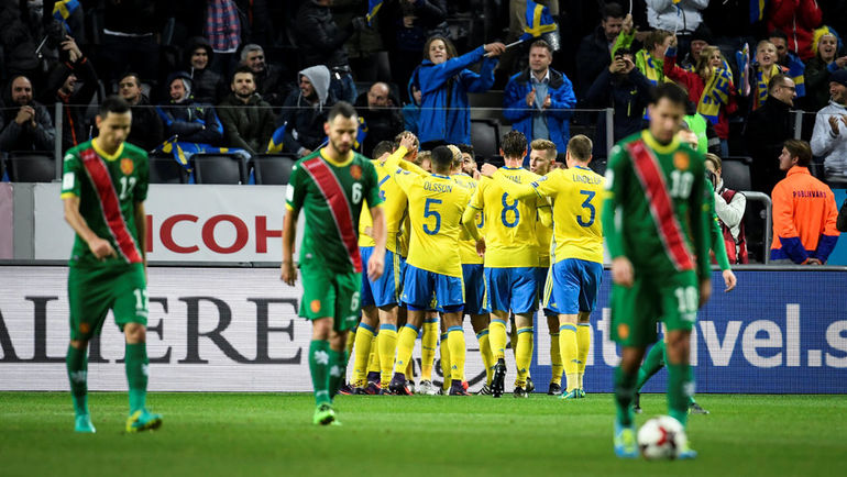 Понедельник. Стокгольм. Швеция - Болгария - 3:0. Хозяева разгромили болгар и вышли в лидеры группы А. Фото REUTERS Понедельник. Стокгольм. Швеция - Болгария - 3:0. Хозяева разгромили болгар и вышли в лидеры группы А. Фото REUTERS