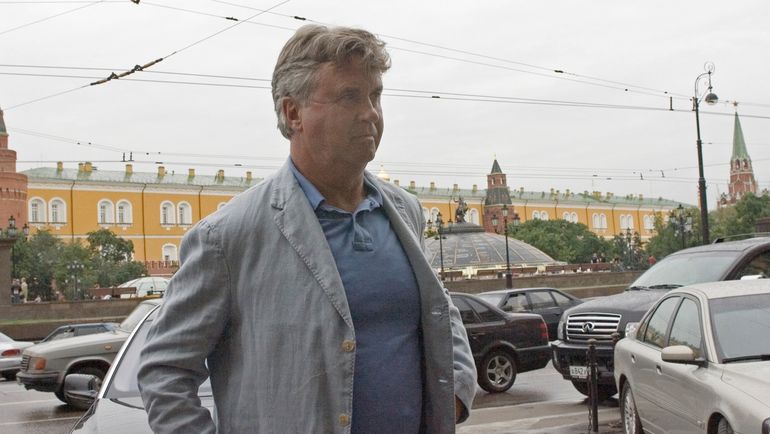 17 июля 2006 года. Гус ХИДДИНК – новый главный тренер сборной России. Фото AFP 17 июля 2006 года. Гус ХИДДИНК – новый главный тренер сборной России. Фото AFP