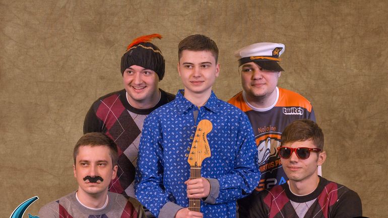 Командное фото Virtus.pro на The Summit 6. Фото dota2.ru Командное фото Virtus.pro на The Summit 6. Фото dota2.ru