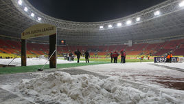 22 февраля 2011 года. Москва. Лужники. Перед ответным матчем 1/16 финала Лиги Европы ЦСКА - ПАОК, который прошел в сильный мороз.