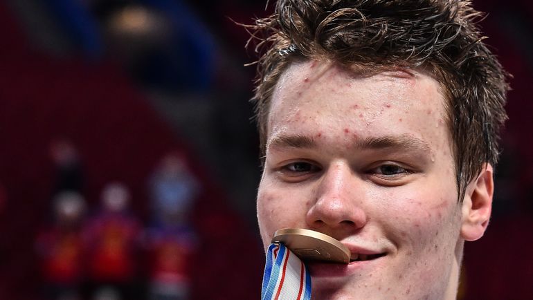 Михаил СЕРГАЧЕВ с бронзовой медалью чемпионата мира. Фото AFP Михаил СЕРГАЧЕВ с бронзовой медалью чемпионата мира. Фото AFP
