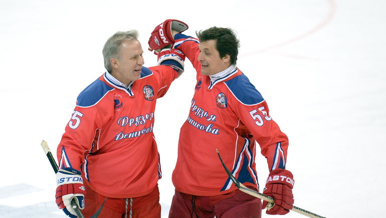Вячеслав ФЕТИСОВ и Валерий КАМЕНСКИЙ. Фото photo.khl.ru Вячеслав ФЕТИСОВ и Валерий КАМЕНСКИЙ. Фото photo.khl.ru