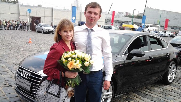 Анастасия ГРИШИНА на получении олимпийского автомобиля. Фото "ВКонтакте"