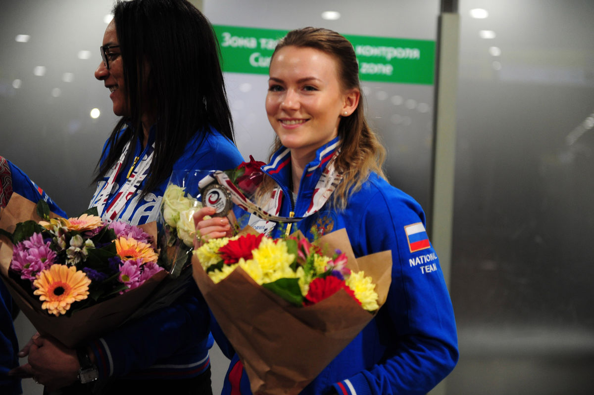 bolshoy-rossiyskie-kerlingistki-otkrovennie-foto-dvoe-muzhchin-odna