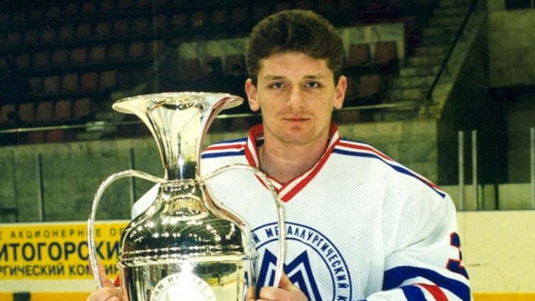Друг Андрея Разина - вратарь "Магнитки" Сергей ЗЕМЧЕНОК, убитый в подъезде собственного дома 15 января 2001 года.