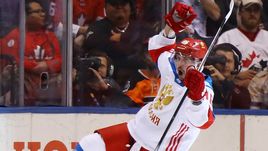 24 сентября 2016 года. Торонто. Канада - Россия - 5:3. Никита КУЧЕРОВ празднует ответный гол в полуфинале Кубка мира-2016. Во втором периоде россияне поведут 2:1, но удержать перевес не смогут.