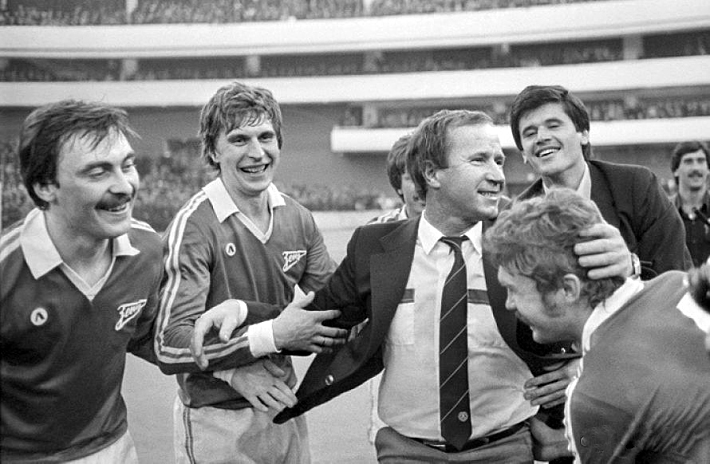 1984 год. Павел САДЫРИН и его команда празднуют первое чемпоинство