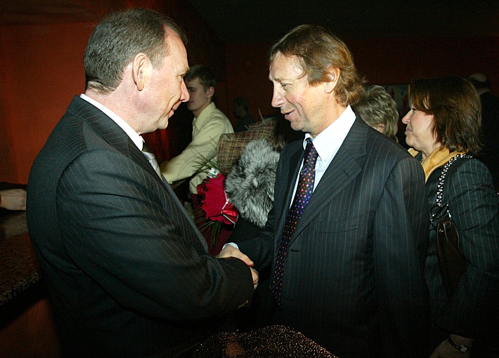 2004 год. Юрий СЕМИН на 50-летии Олега РОМАНЦЕВА. Фото - Алексей ИВАНОВ,
